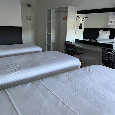 Brit Hotel Cherbourg Esterno foto