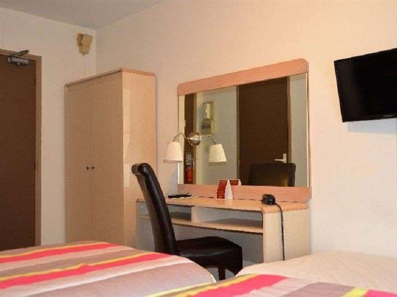 Brit Hotel Cherbourg Esterno foto