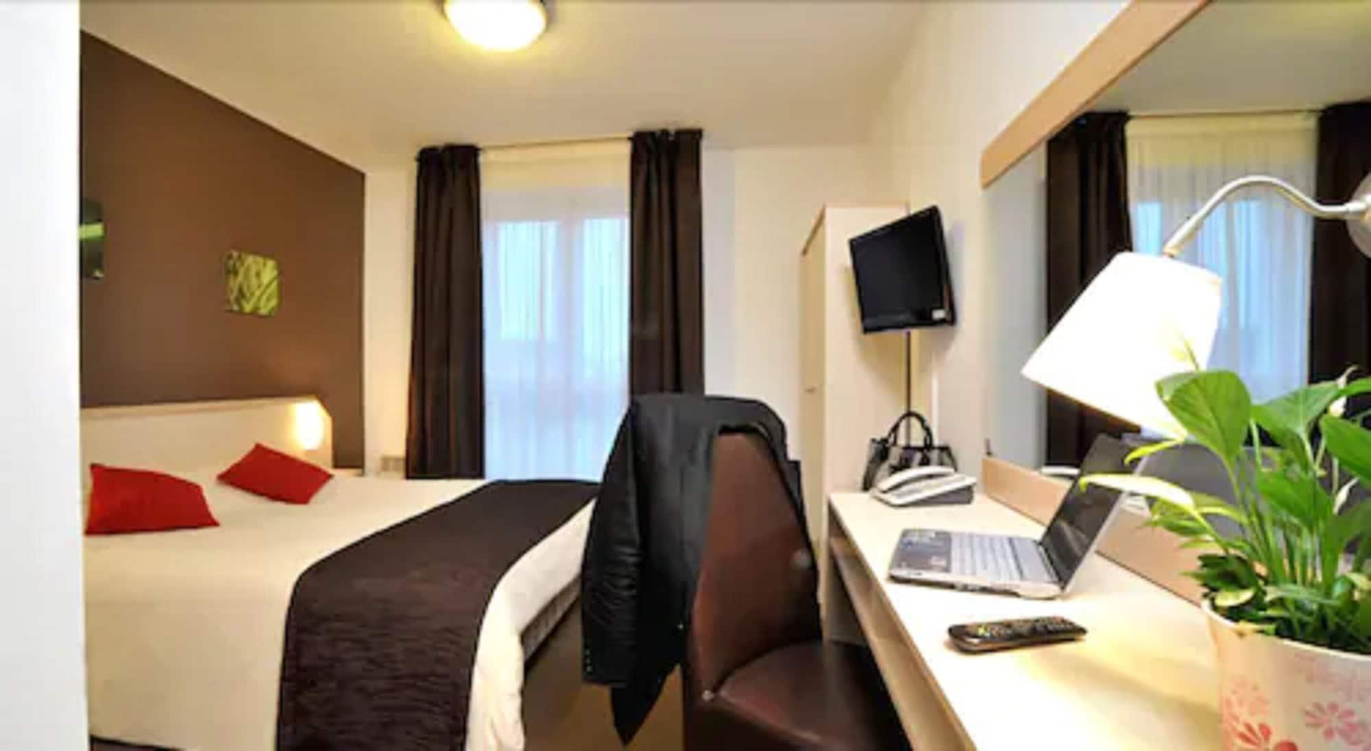 Brit Hotel Cherbourg Esterno foto