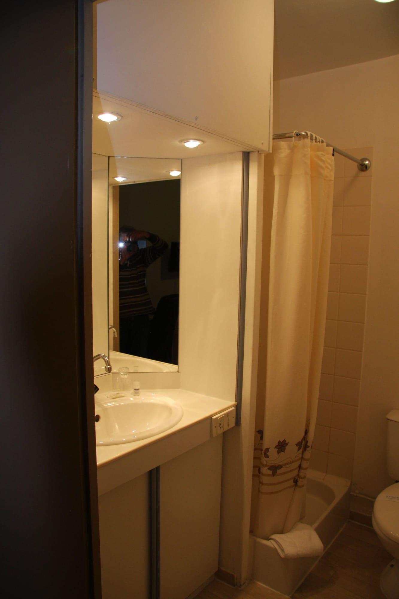 Brit Hotel Cherbourg Esterno foto