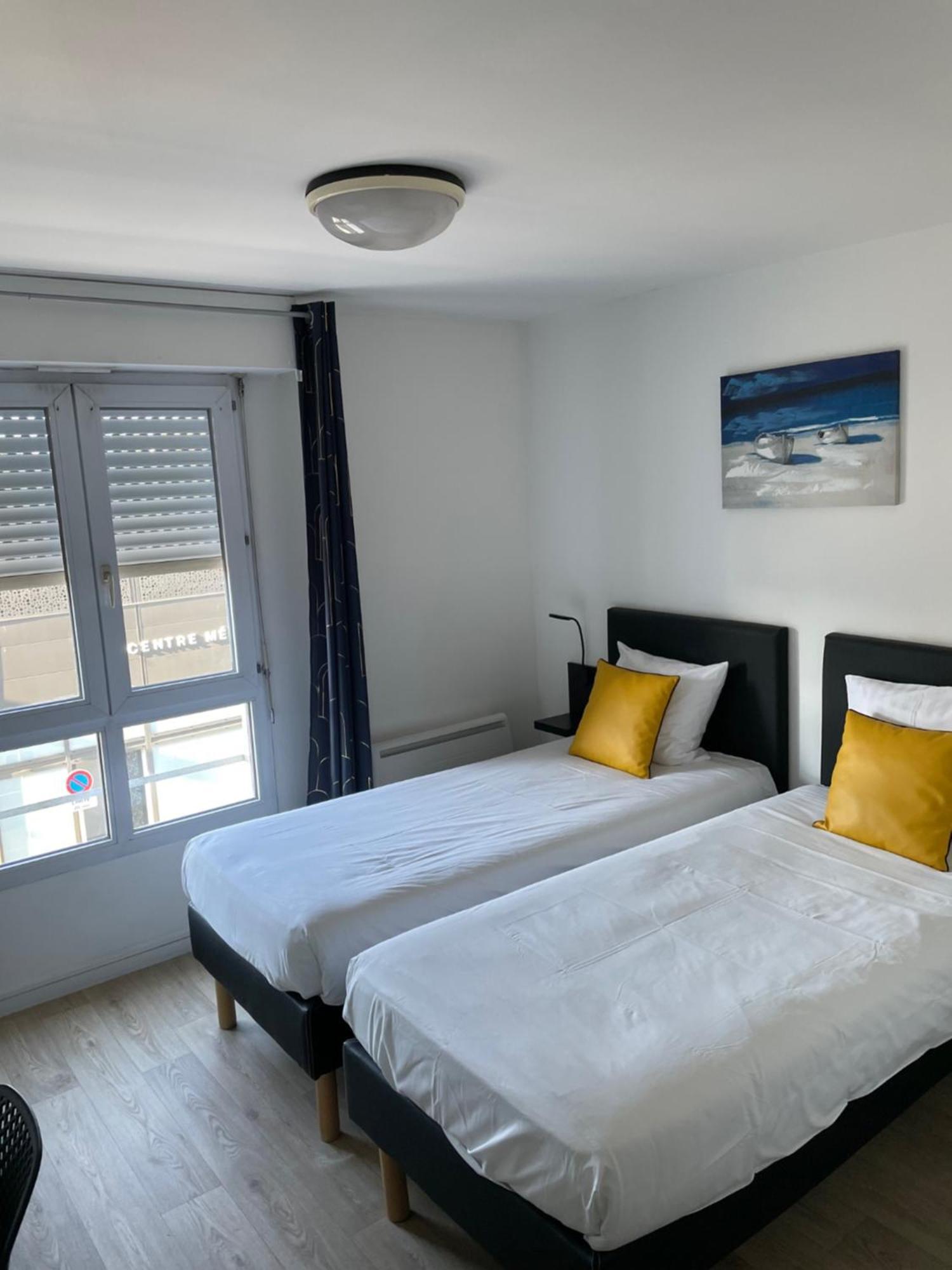 Brit Hotel Cherbourg Esterno foto