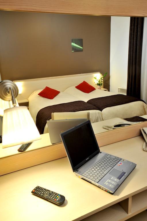 Brit Hotel Cherbourg Camera foto