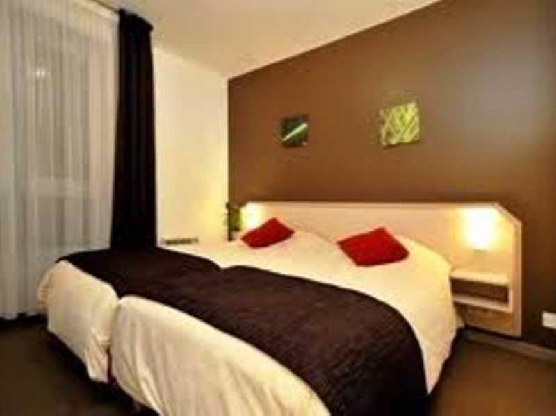 Brit Hotel Cherbourg Esterno foto